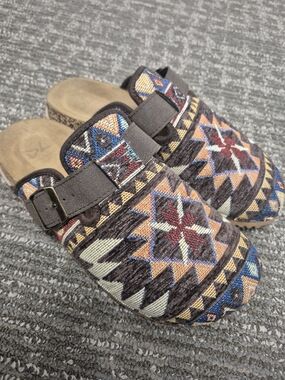 DL1961 Multicolor Geometric Pattern Clog Mules - Brown, Blue, Orange, Red